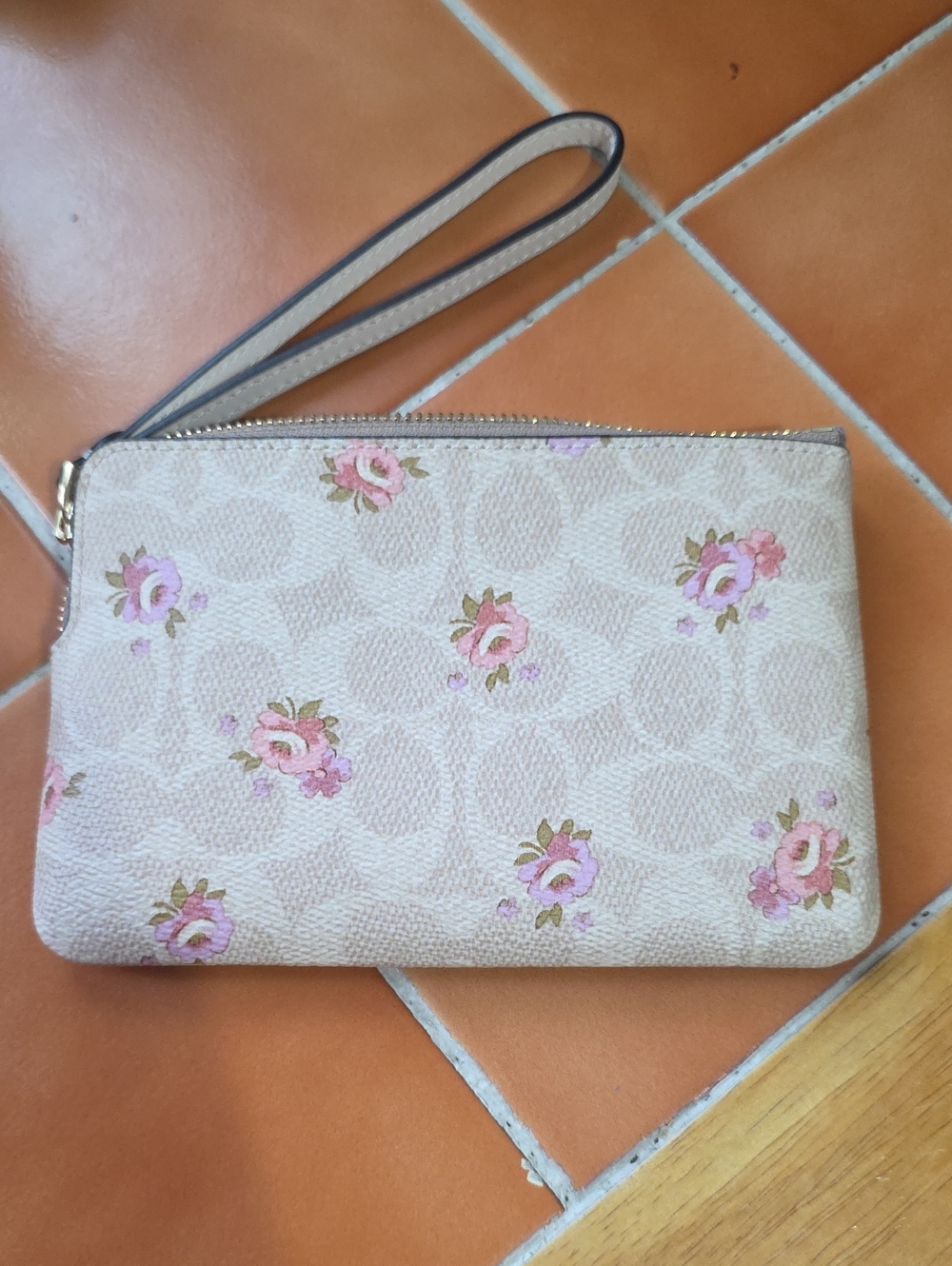 COACH CORNER ZIP WRISTLET NWT - Picture 5 of 5